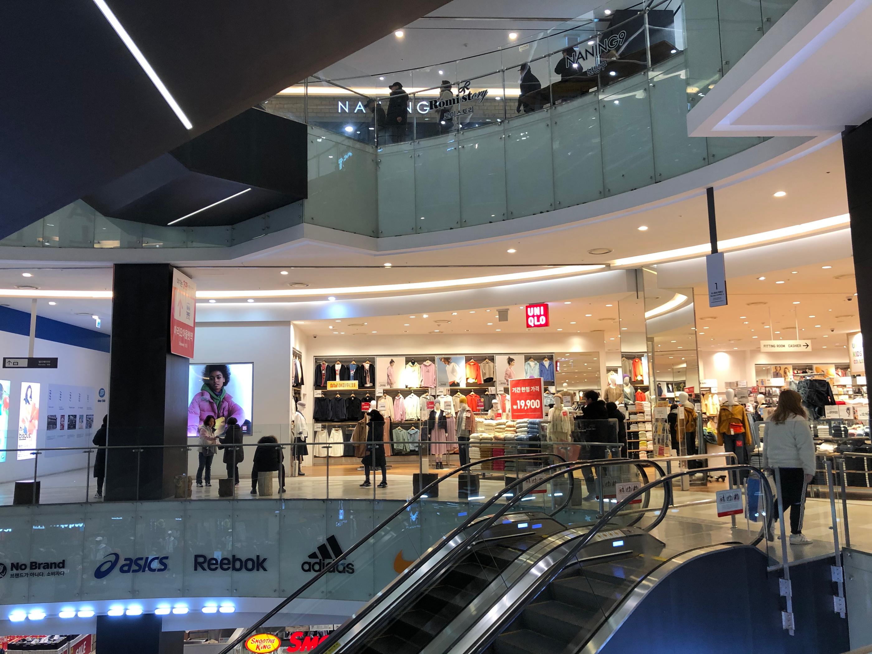 ลดราคาเหลือครึ่งเดียว! Mario Outlet ในโซล ราคาประหนึ่งอันเดอร์กราวน์ช้อปปิ้ง บอกได้คำเดียวว่าคุ้ม!